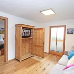 Renauer By Interhome Appartement